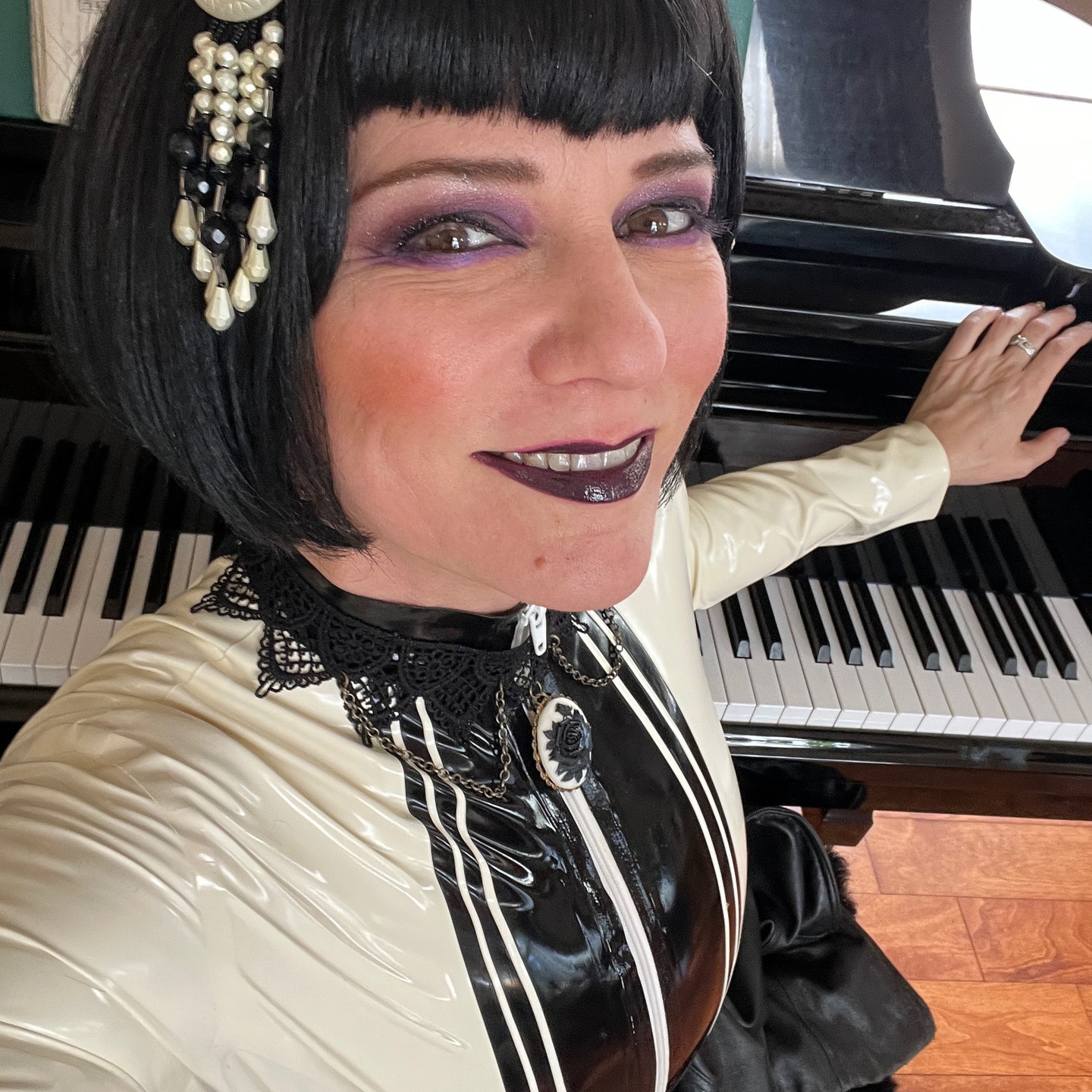 Had a very inspiring shoot this week, complete with fresh designer latex from @abigailgreydanus and a wonderful rendition of Chopin's Raindrop Prelude