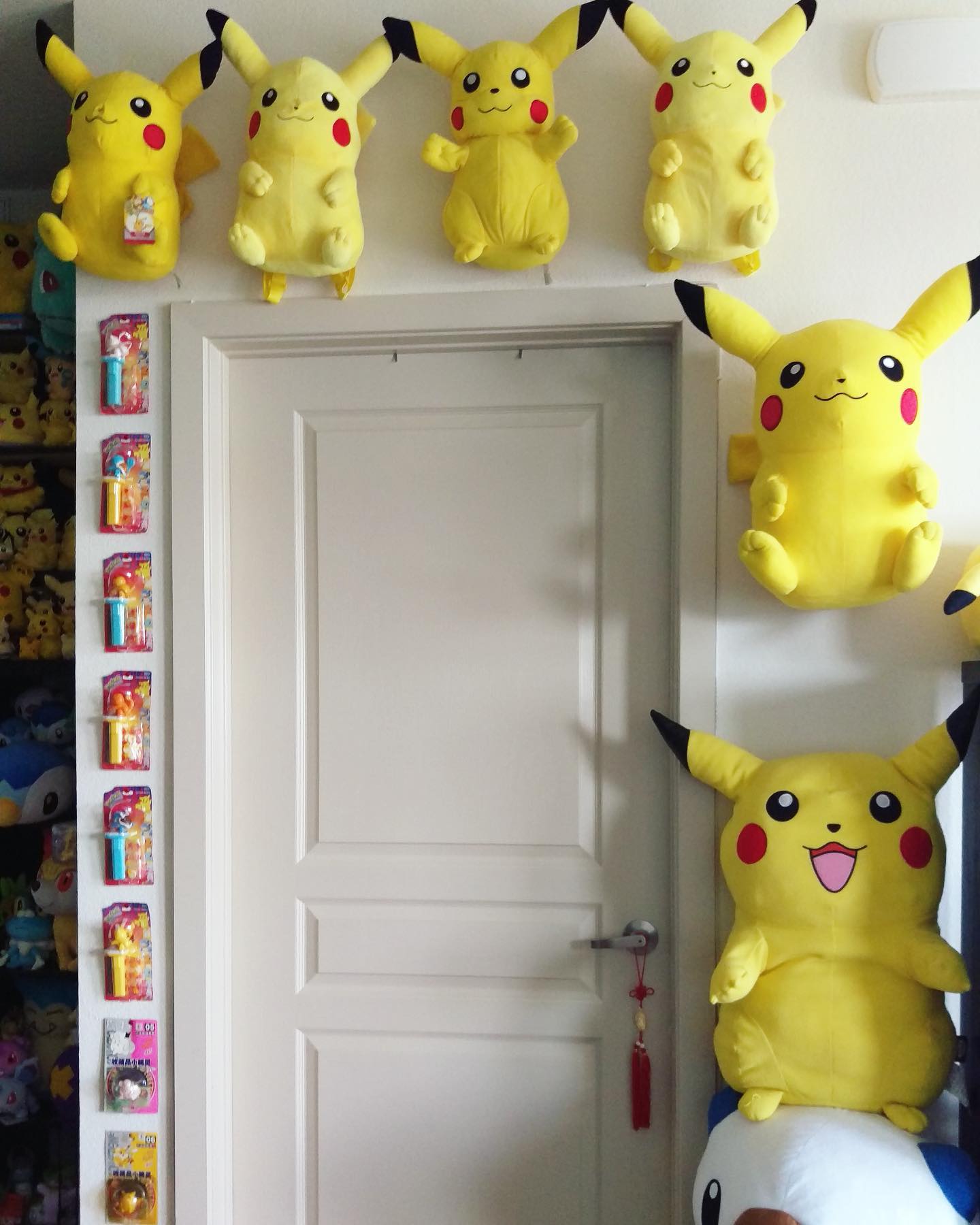 Repost of my best set up for my Pokemon collection when I was in Texas. 🥺 now, it’s all in trash bags in my mom’s attic if any of y’all were wondering. I started a mini collection here in Japan but I’m trying real hard not to expand it too much cause I’m not sure where I’ll be within the next X years.
