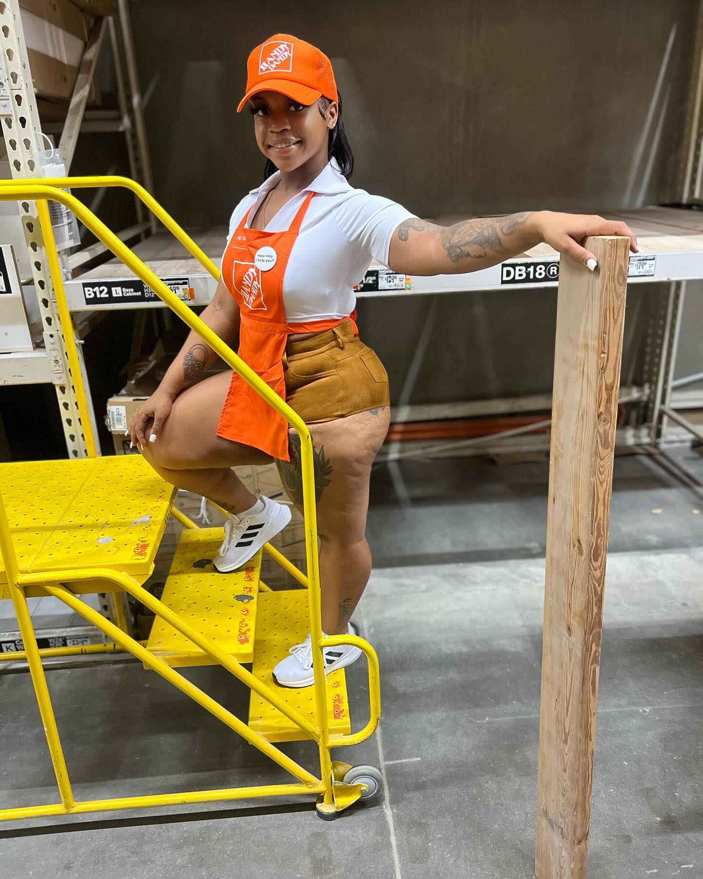 I quit onlyfans to work at home depot 🤣🥰…