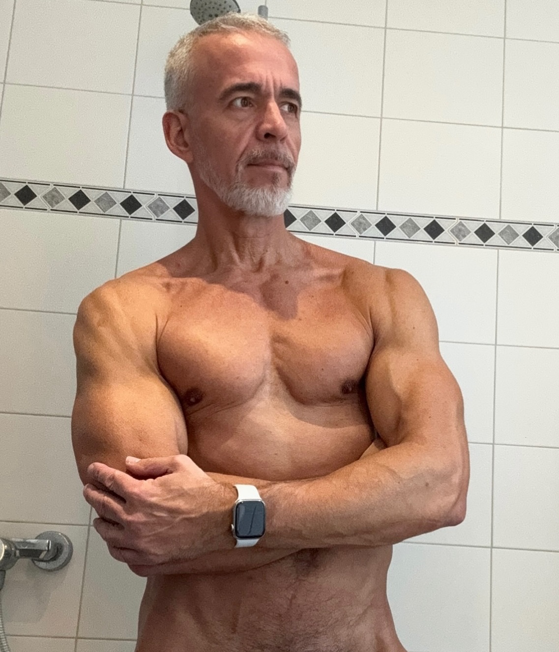 Happy #humpday 

#daddy #silverfox #vegan #fitover55 #gay #gayfit #veganfit #workoutmotivation