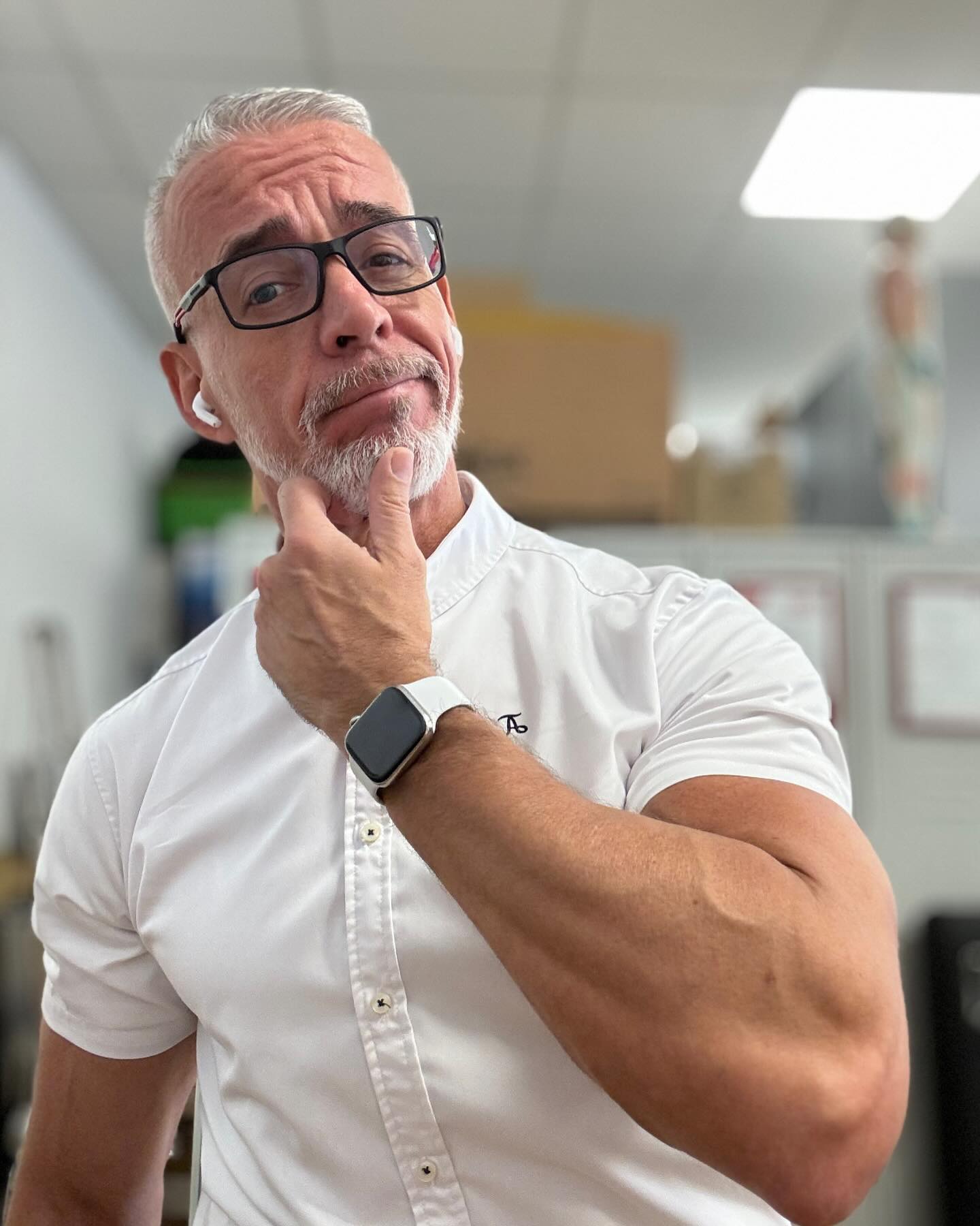 Can’t build muscle as a vegan? Let’s talk. 

#daddy #silverfox #vegan #fitover55 #gay #gayfit #veganfit #workoutmotivation