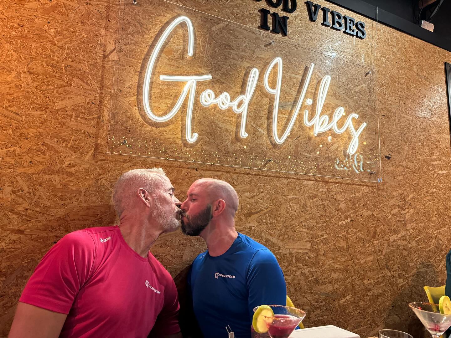 Only good vibes with @sloppy_joeyy 

#holiday #gay #maspalomaspride #grancanaria #gaycouple #silverfox #goodvibes