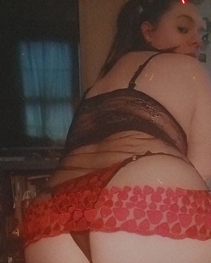 Who doesn't like a hot red solo with a phat booty? 😏😘 #bbw #contentcreator #seller #nsfw