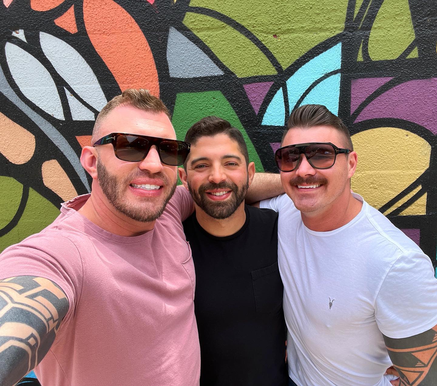 Couldn’t think of a better way to spend the weekend than with these two! 😁🤗
.
.
.
#gay #pride #pridemonth #lovewins #art #tattoo #sleevetattoo #friends