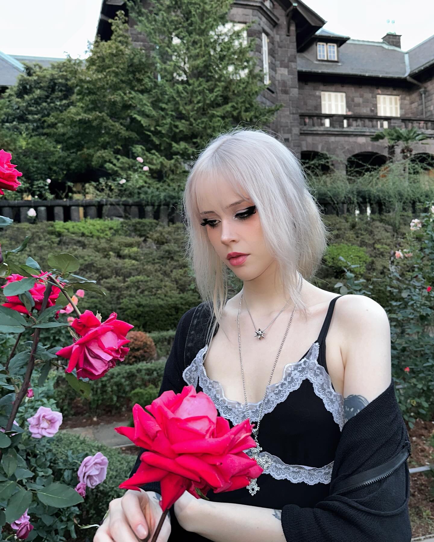 Rose festival in Tokyo with @linzor and @m.archh 🥀🖤