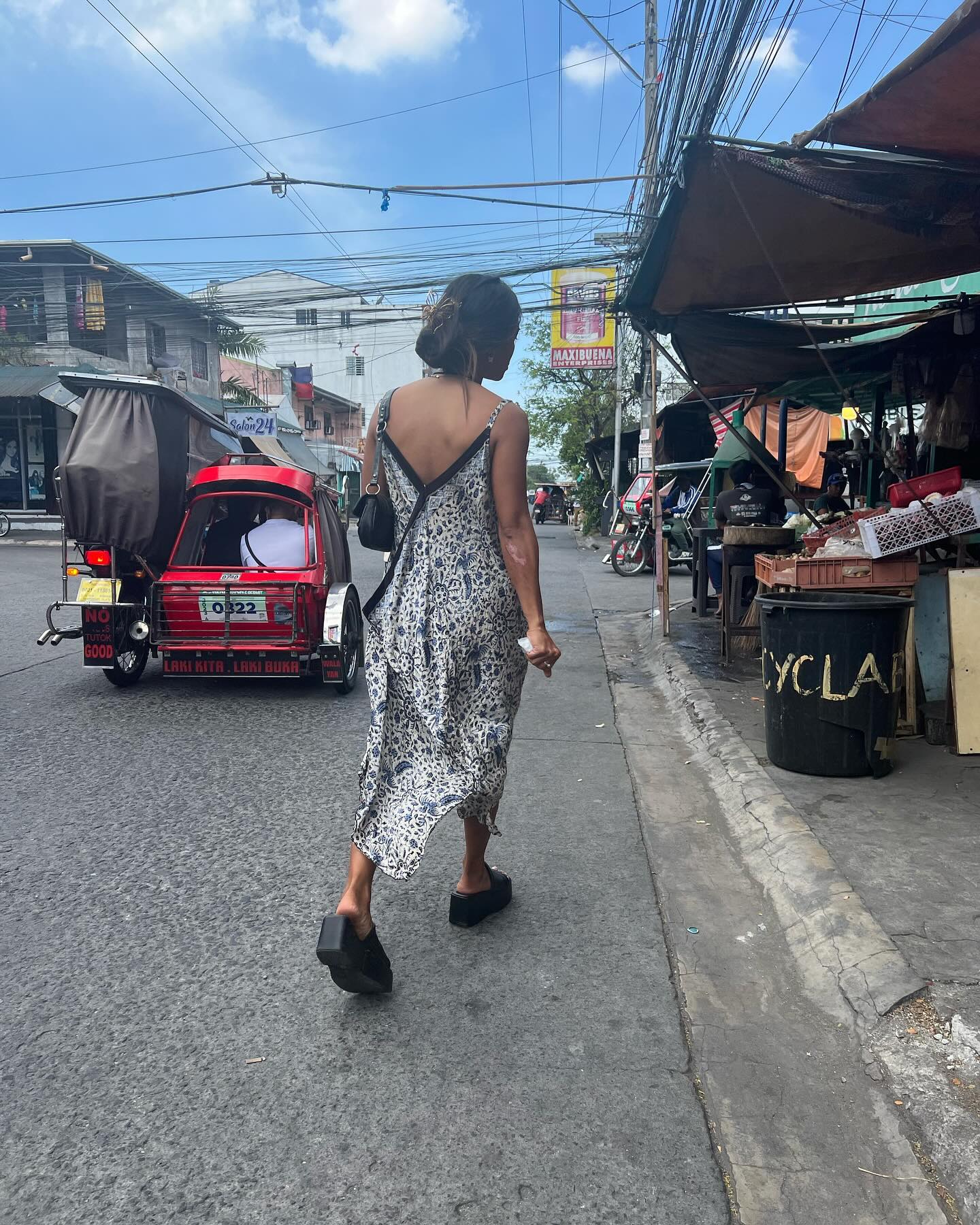 Currently have ear aches and possible nasal infection from surfing in Vietnam so here are some cute pics of me wandering around in Cavite Philippines in my grandparents neighborhood 😂
