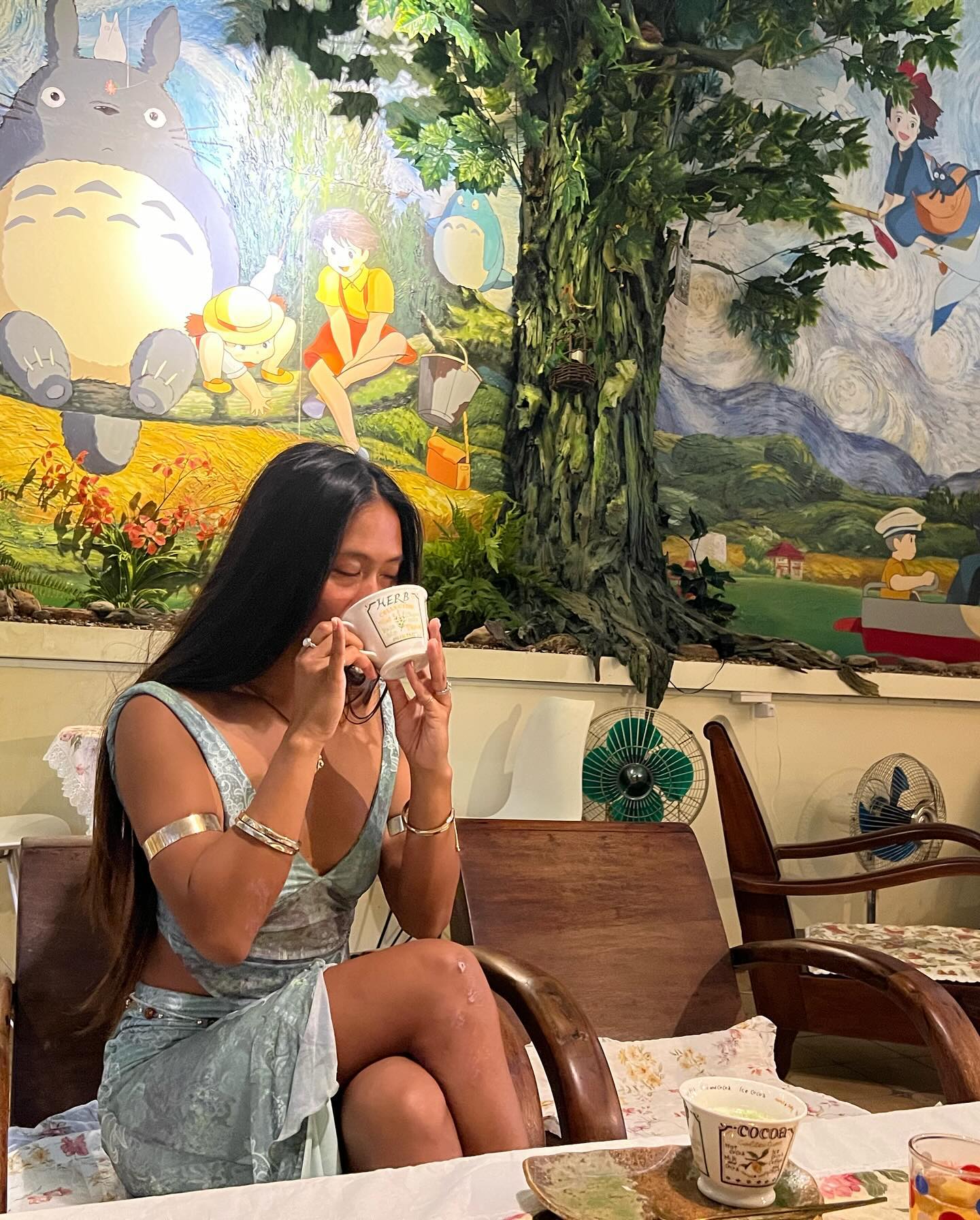 Milk moostache 🥸 and the cutest cafe to read in 💛