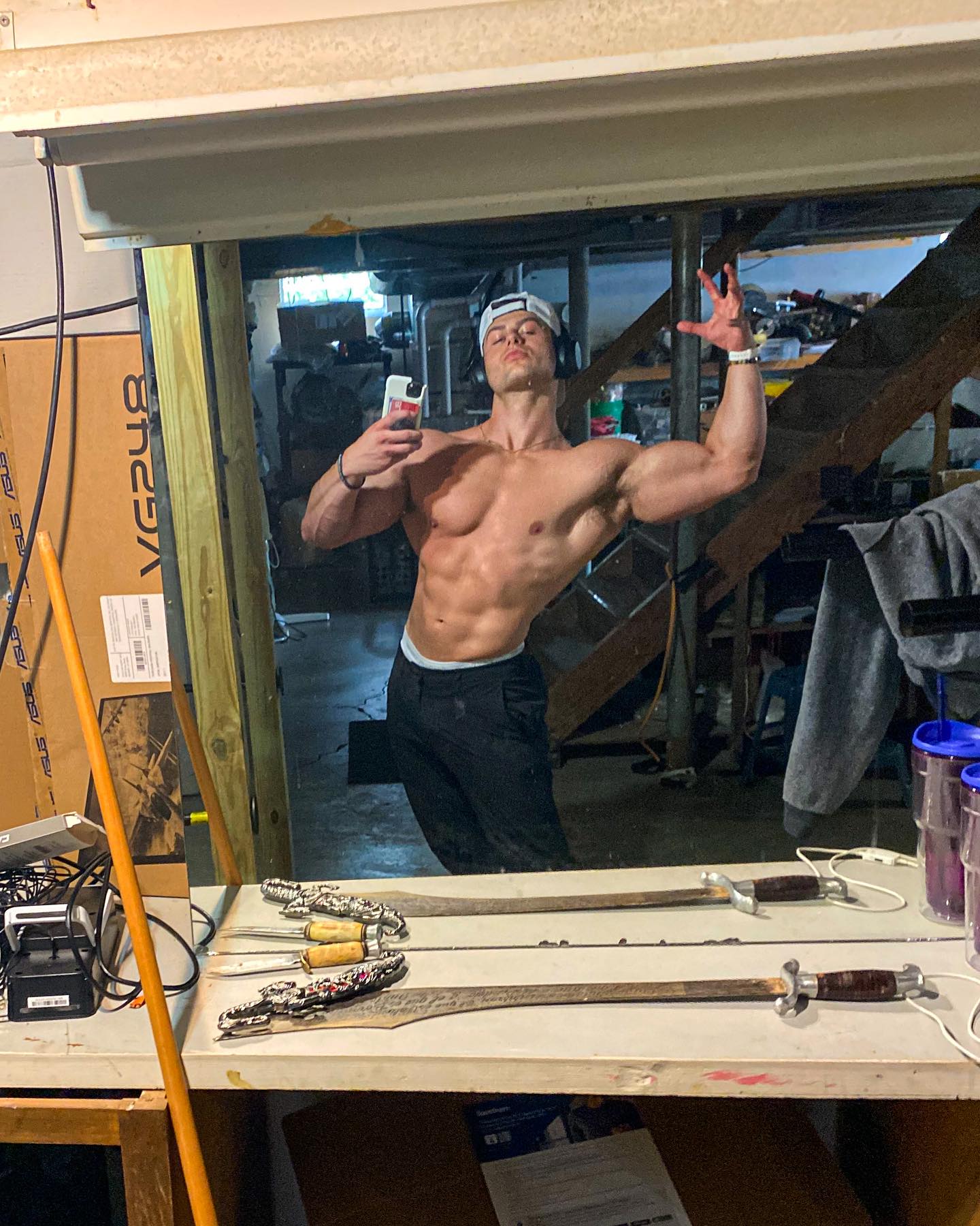 Nothing like a Dungeon lift w/ a lil tadaddy 😫🥴
#dungeonsanddragons 

@halfnattys_  code daddy for crazyyy 💦

#shredded #classicphysique #bodybuilding #biceps #gains #tadalafil #dungeon #pump #armday