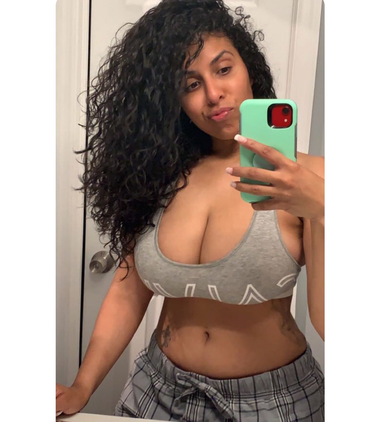 Be honest- ya’ll like the no make up & curls look on me? Or nahh? 🧐💥