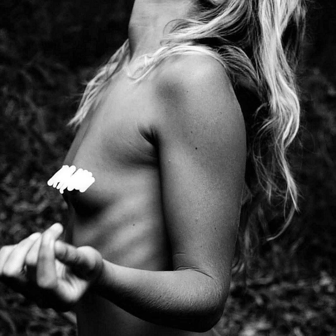 .

.

.

.

.

.

#tanned #blonde #bushwalk #bush #nature #naturism #art #photography