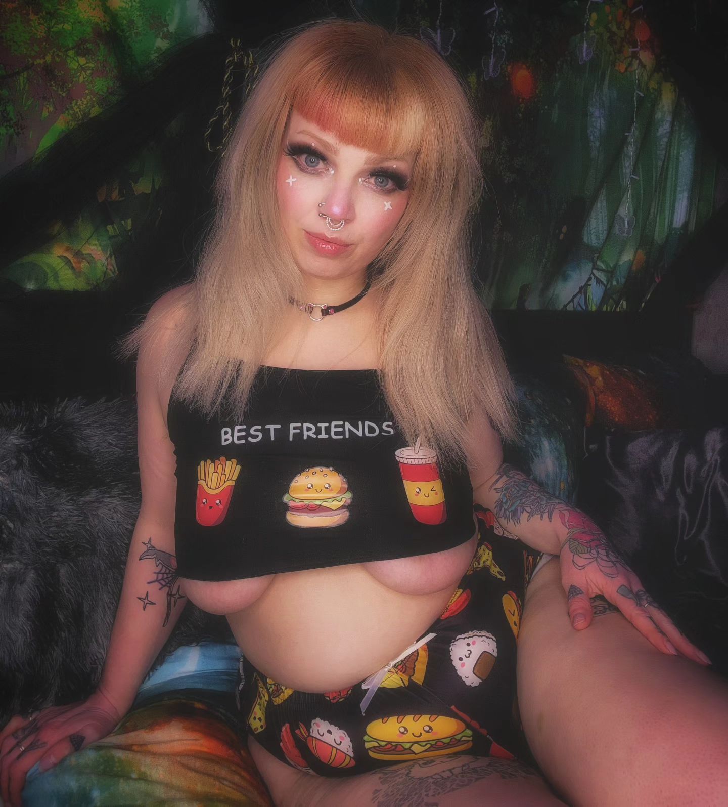 Burger or me for dinner? Either way, you should send $$ to feed me a burger 🍔🍟✨️