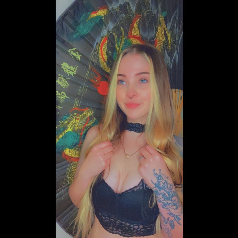 If the sleeve and Japanese fan weren’t obvious enough, I adore dragons 🐉 🥺
.
.
.
.
.

#ink #longhair #girlswithtattoos #stretchedlobes #pierced #expensiveskin #inkaddict #fit #metal #tattoos #blueeyes #atx #modified #babe #kawaii #edit #goodlighting #onlyfans #aesthetic #model #fashion #grunge #selfie #cute #alternative #onlyfansgirl #dragons #koidragon #japaneseart