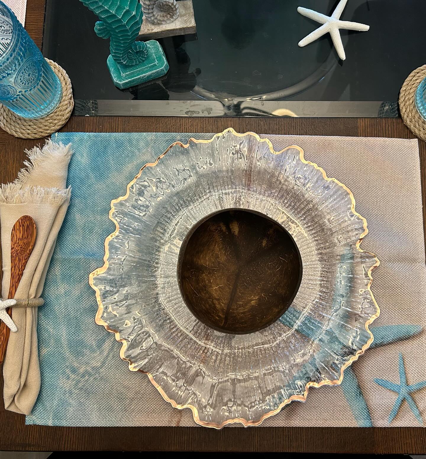 I’m in loveee w my Beach House kitchen table! 🌊🐚