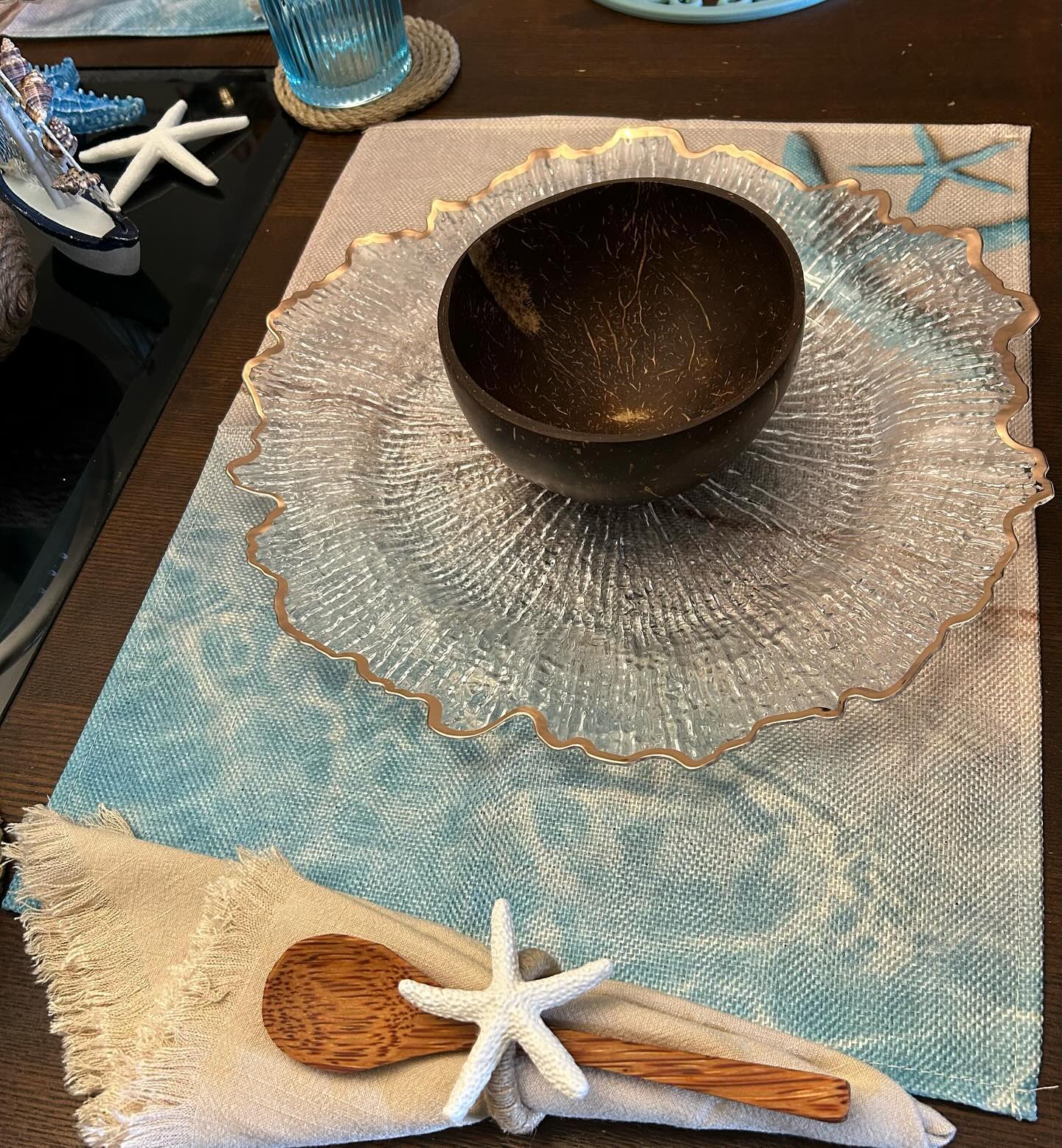 I’m in loveee w my Beach House kitchen table! 🌊🐚