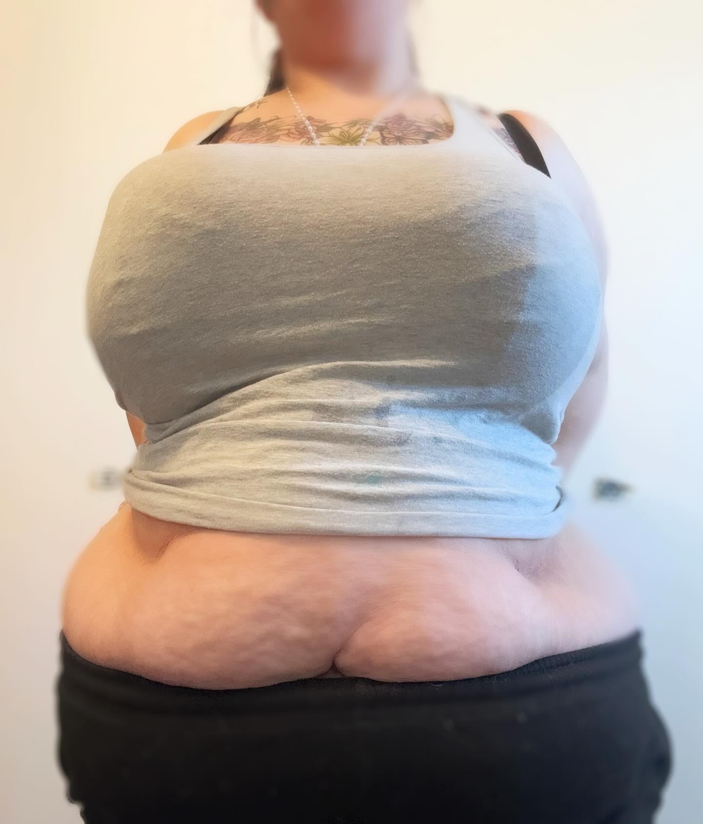 Smol waist big hips problems 😢
.
.
.

.
.
.
.
.
.
 #hips #waist #smallwaist #bighips #bust #breast #woman #female #plussize #curvy #thick #bigwoman