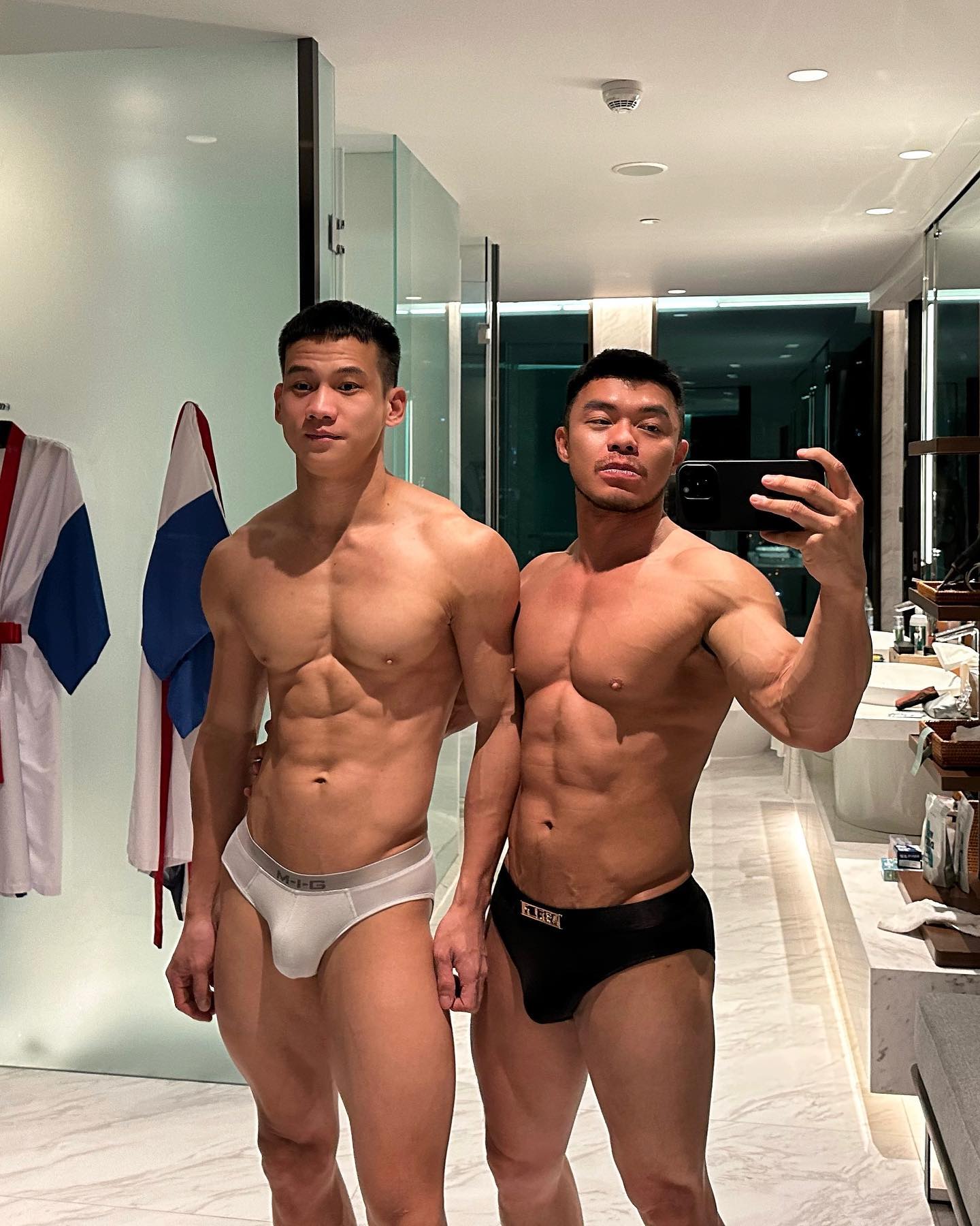 🙂 My collab with the hottest Vietnam porn star @callmekenvin__ is on! You know where to find it. Subscribe now ;)
OF: 🔎 uniquebrad