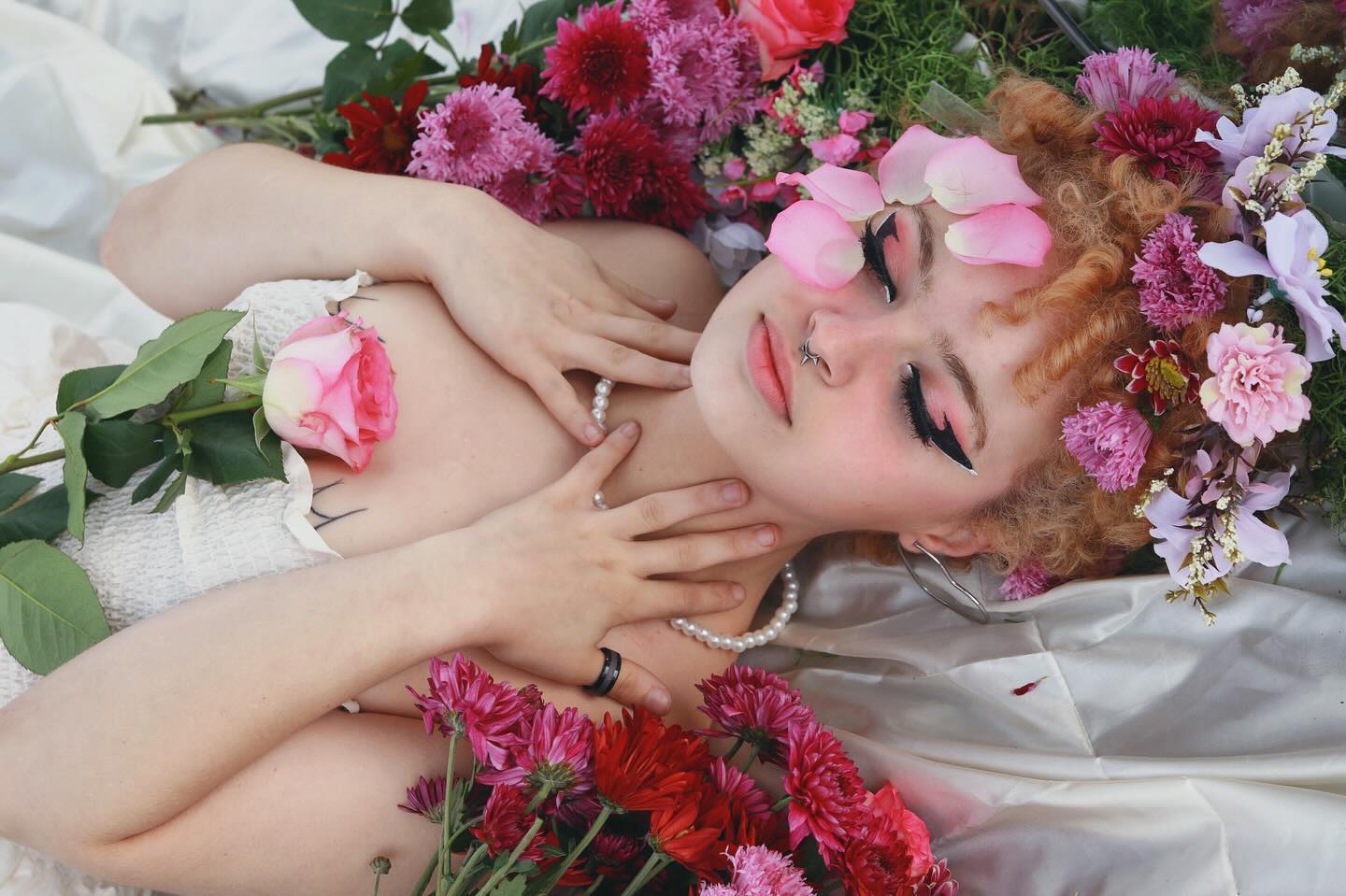 From my rotting body, flowers shall grow and I am in them, and that is eternity🌷🌸🌷🪻🌹
Photographer: @rumithephotographer