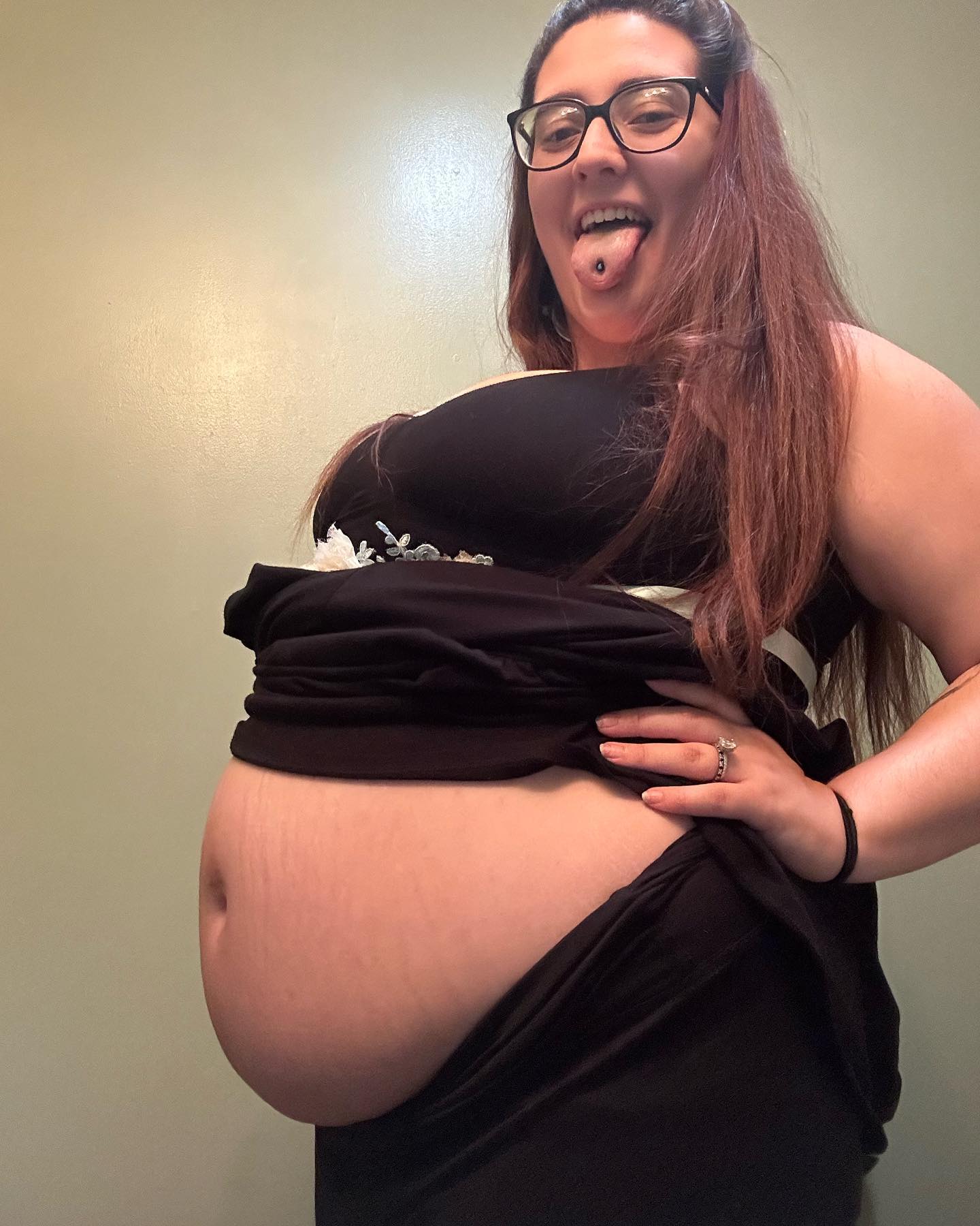 33 weeks pregnant today 😝💦 

#bbw #pregnant #preggo #pregnancyfetish #thick #curvy #findomgoddess #sugarbabys #pregnancy #chubby