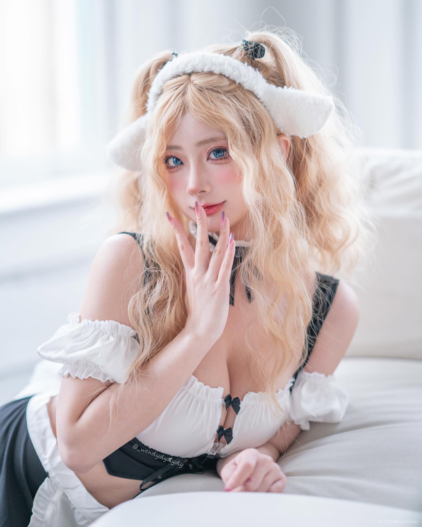Good morning darling, would you like to start off with breakfast? Or me…❤️?
早安亲爱的～ 你是想先吃早餐呢？还是我…❤️?
.
Sheepmaid photoset is now available on Gumroad & Onlyfans(free sub) !!!
🔗 in the bio ~ 
.
Photo by @marshallmalloww