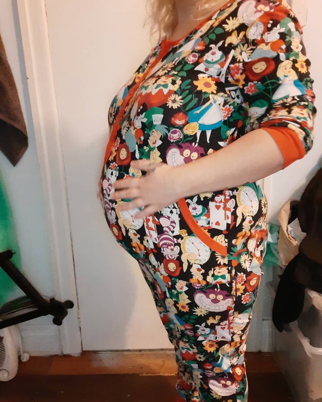 19 weeks feeling like a balloon already! #19weekspregnant #pregnancy #pregnantfetish #pregnantbelly #pregnancynumber4 #aussie #bbw