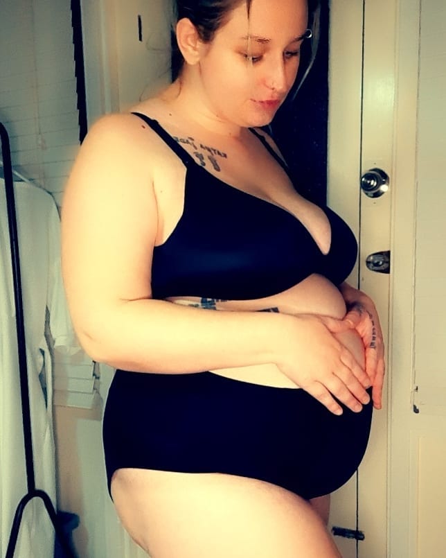 22 weeks + 2 days pregnant! Feels like it's going slow again 😫 #aussie #bbw #pregnancy #pregnantfetish #pregnantbelly #excited #maternity #lingerie
