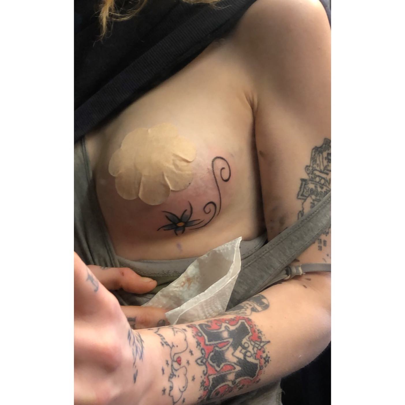 🖕🏻 FUCK CANCER 🖕🏻 Not something I’d usually post but I got this tattoo for my grandma who was recently diagnosed with breast cancer, she loves flowers and her favourite colour is blue. The flower is where her lumps are roughly and it will remind me forever of what a fighter she is 💖 #fuckcancer #cancersucks