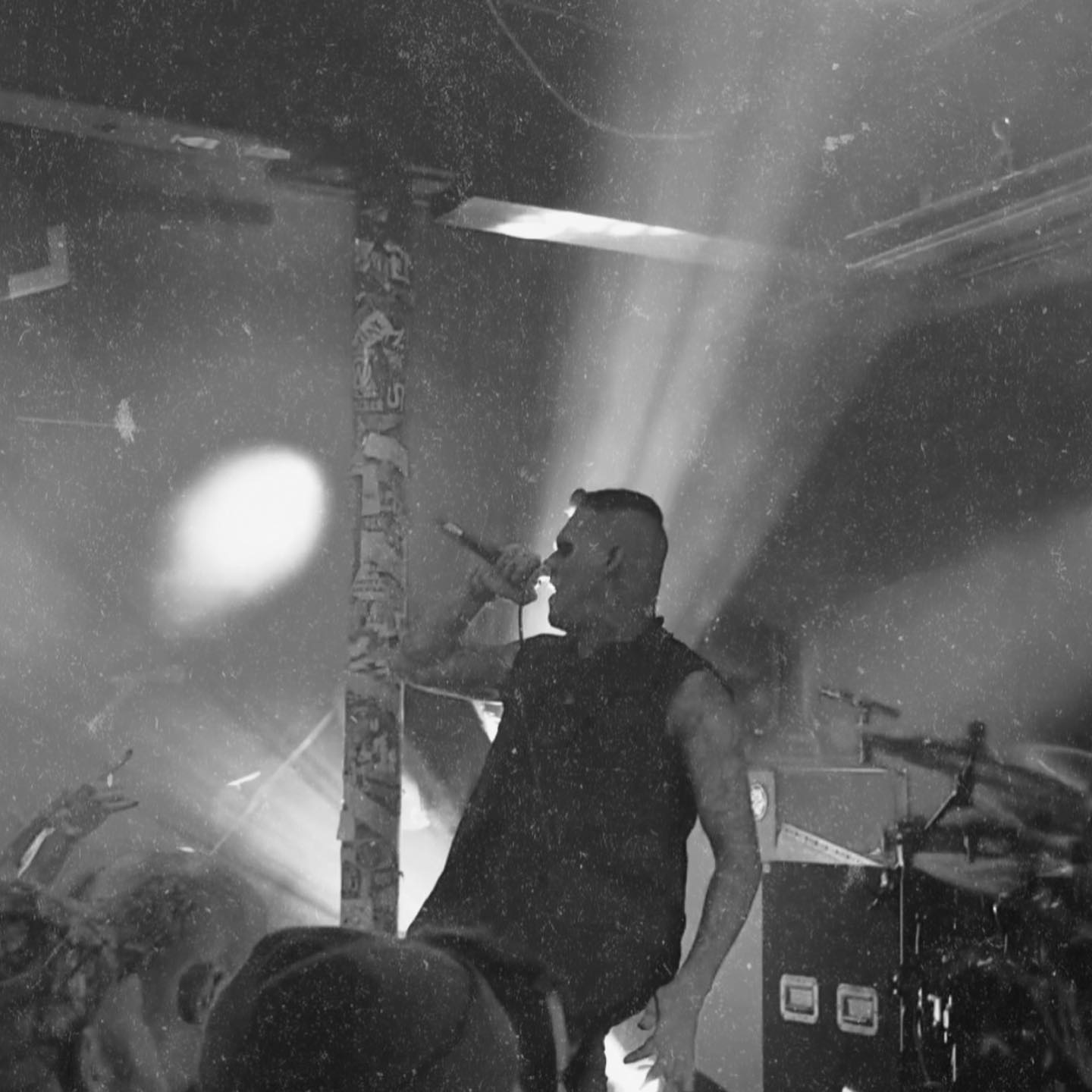 it was so good to finally see @carnifex live!! they put on a badass show (along with the other bands ofc!) hardest I’ve moshed in a long time, my body is broken. skimmed through a little video I took and got some screenshots to edit 😊🤘🏻🎸

#elcorazon #seattle #metal #carnifex