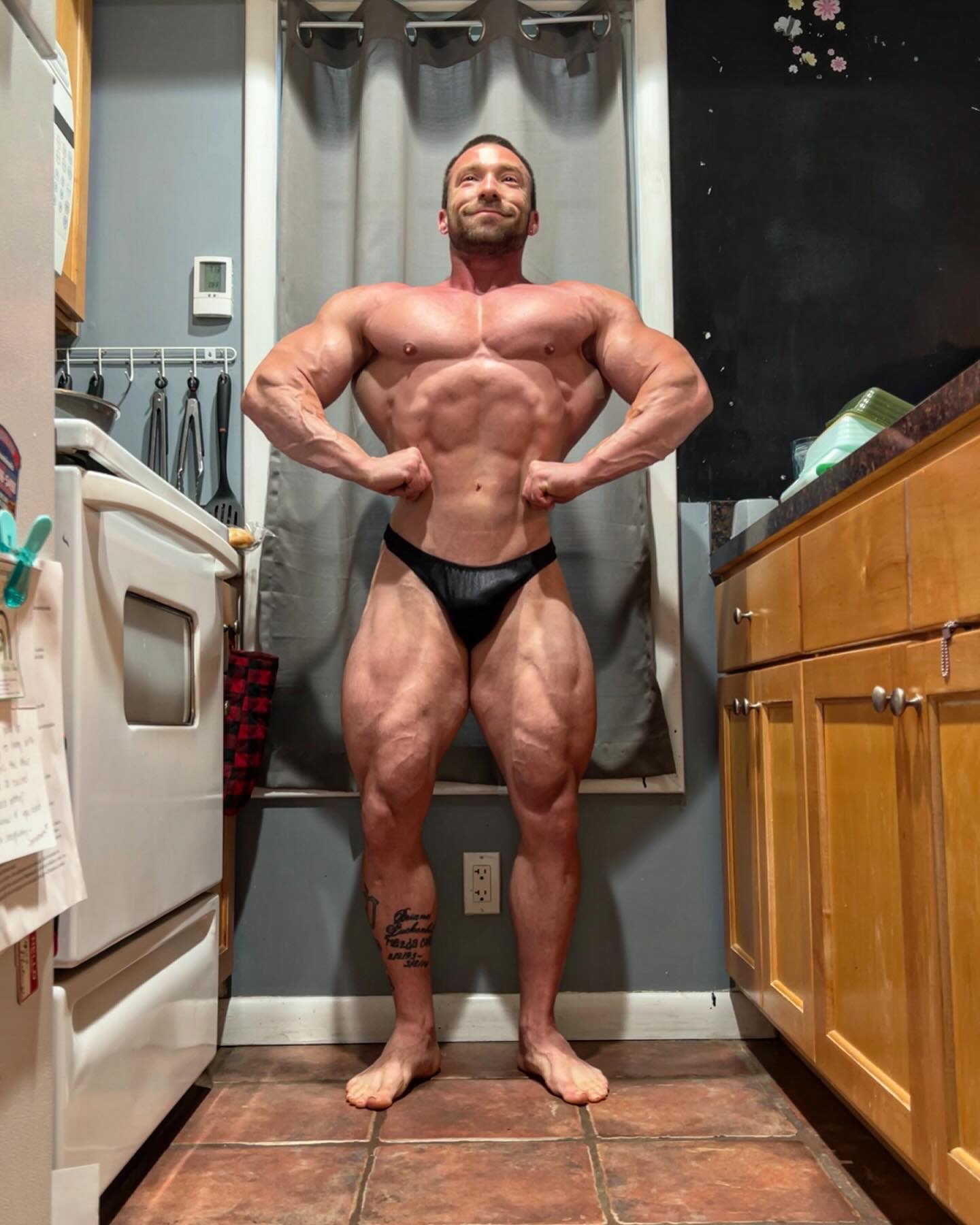 Tunnel vision… 13 days out 
.
@axeandsledge 
@sethferoce 
@sethferoce2.0 
@deanperrone , post show cooking ideas inspired by you 👍🏼

#tunnelvision #13daysout #2weeksout #quads #veins #npc #jrusas #procard #doagoodjob #axeandsledge #rawnutrition #classicphysique #bodybuilding #shredded #quadzilla #quadlife #abs
