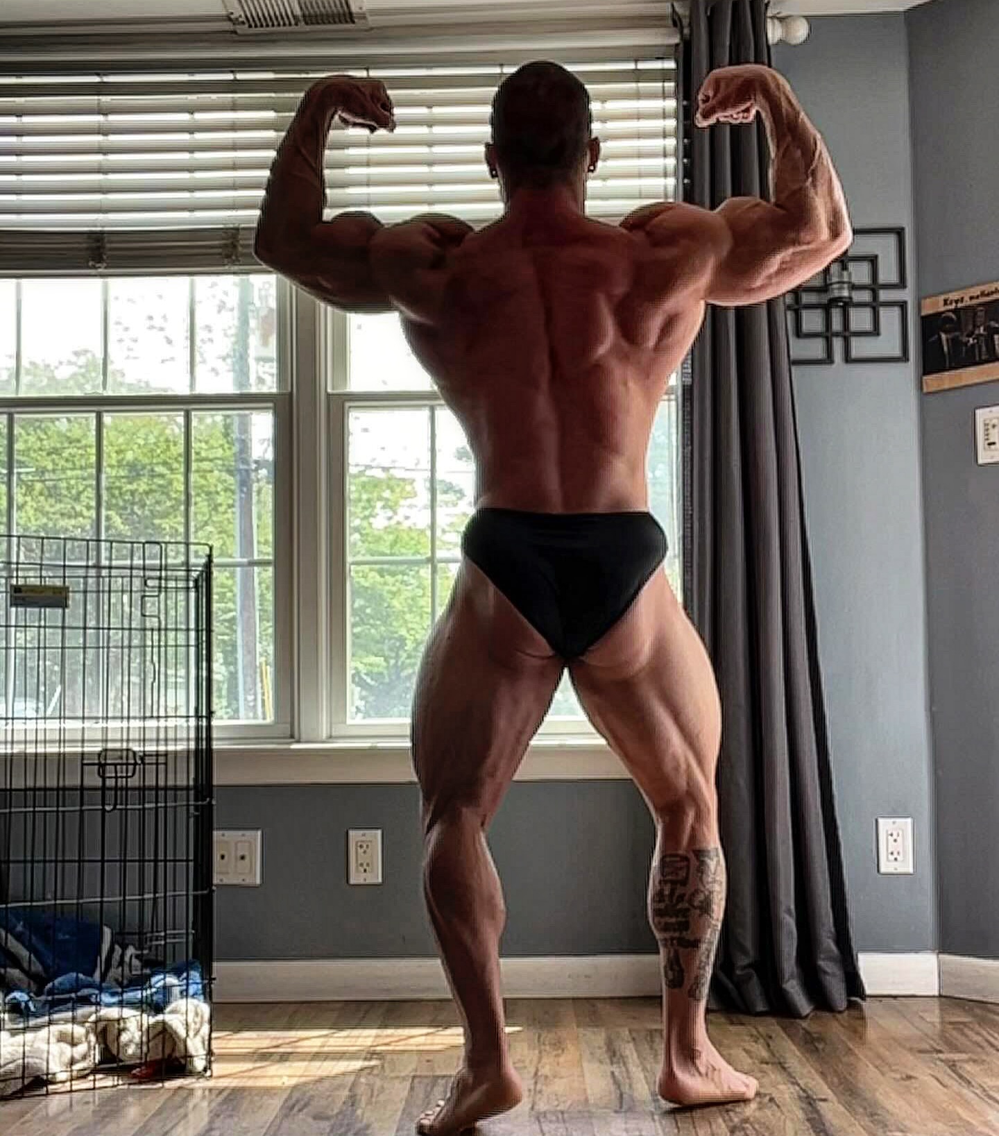 More posing with @brandenmray 💪🏼
.
.
Fine tuning
.
#posing #posingtips #classicphysique #bodybuilding #212 #procard #npc #jrusas #lean #10daysout #veins #lats #traps #hams #glutes #calves #back #biceps #triceps