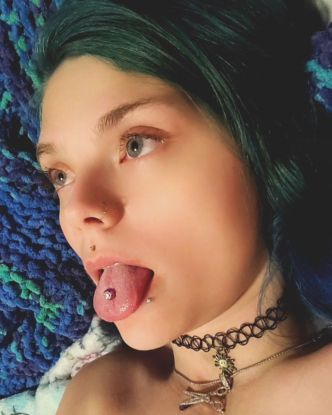 I match the blanket my mom knitted me 🥹💙💚💜