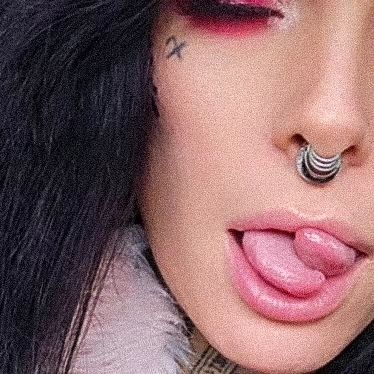 Would you kiss me ? 🖤
#trans #transgirls #transgender #mtf #maletofemale  #girlswithtattoos #tattoos #alternative #altgirl #viral #trend #reels #explorepage #boytogirl #inkedgirls #facetattoo #emo #egirl #metalhead #metalgirl #tattooedgirls #gothgirls #goth #splittongue #tonguesplit