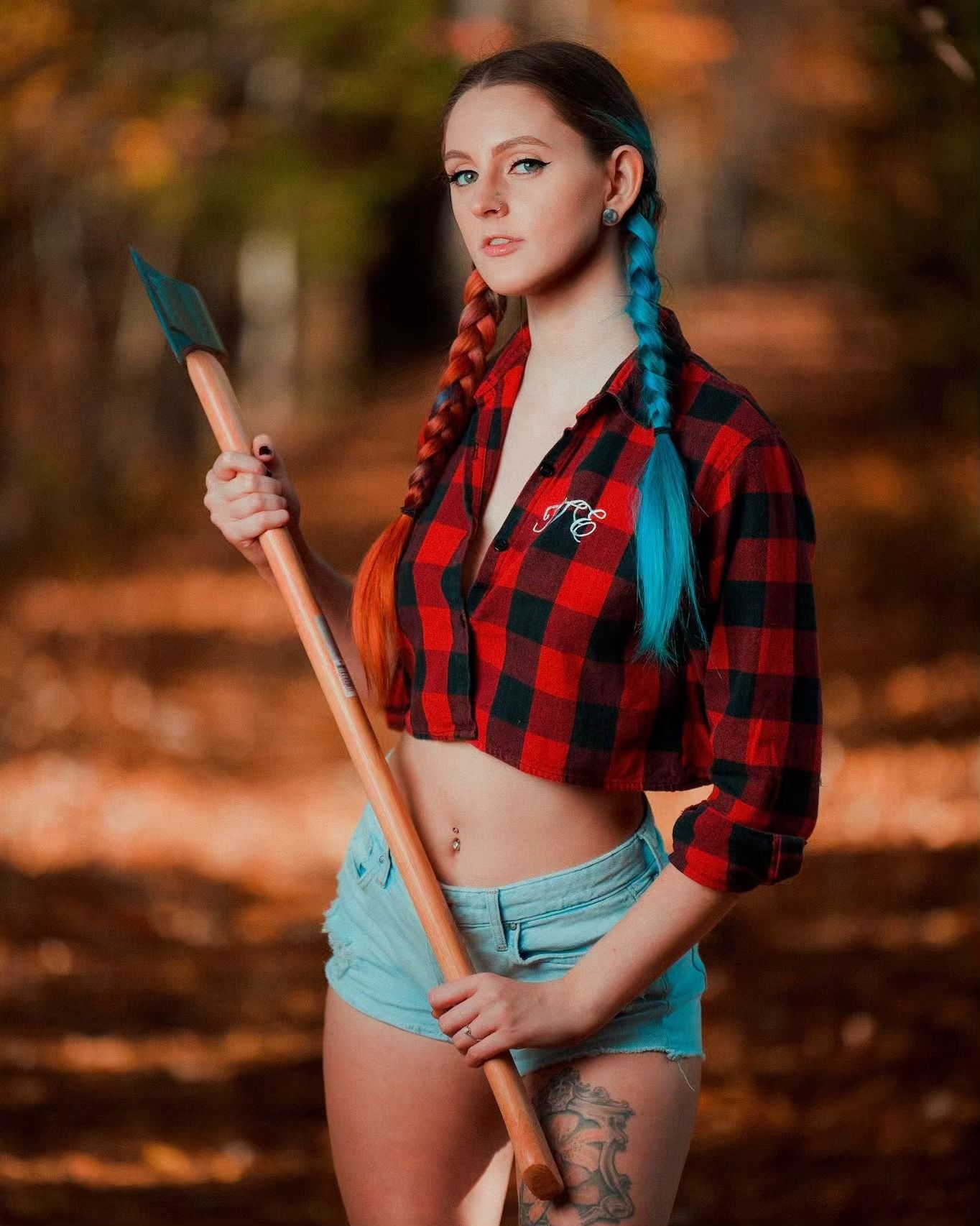 Is that hardwood in yer pants or are ya just happy to see me 🤭😏😅

Give me your best lumberjack joke! 

Amazing shots by @ernestojavier.photography