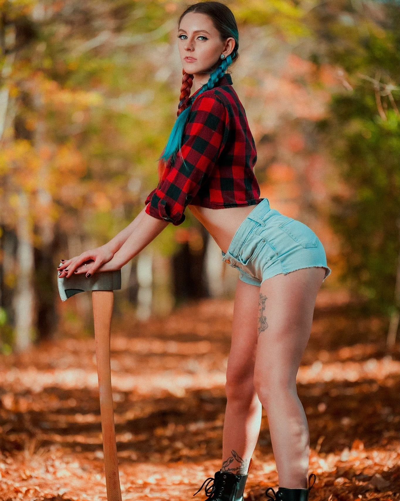 Is that hardwood in yer pants or are ya just happy to see me 🤭😏😅

Give me your best lumberjack joke! 

Amazing shots by @ernestojavier.photography